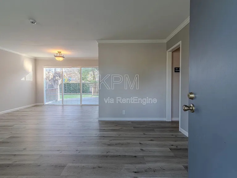 218 E Longview Ave — Photo 2