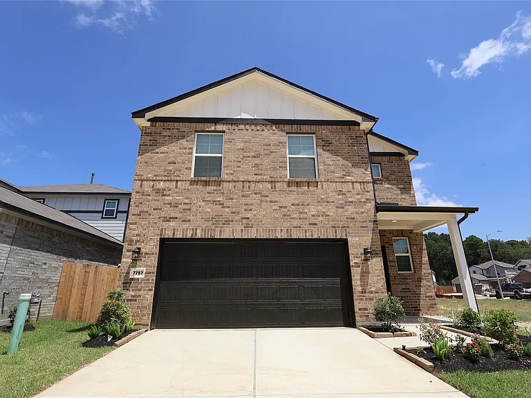 7757 Bergamot Cir — Photo 1