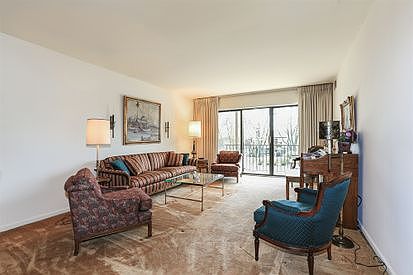 4th image of 250 W Parliament Pl APT 210