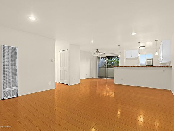 4th image of 18530 Hatteras St Unit 220