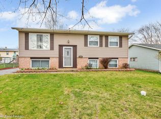 140 Creekside Dr, Bolingbrook, IL 60440