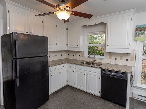 4th image of 209 W York Dr