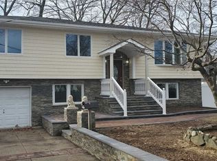 371 Waldo St, Copiague, NY 11726