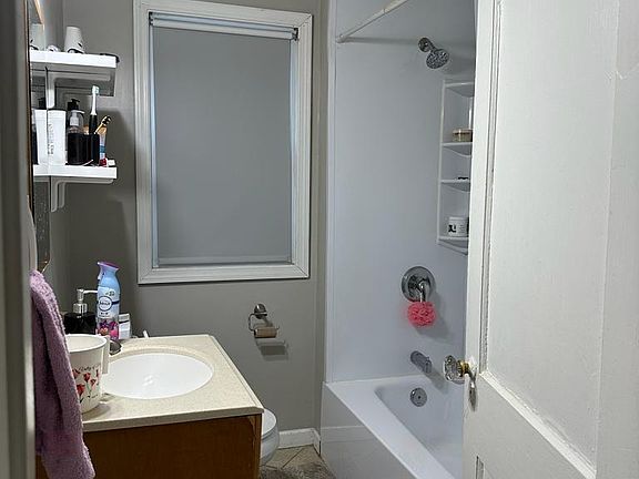 4th image of 153 Springville Ave Floor 1