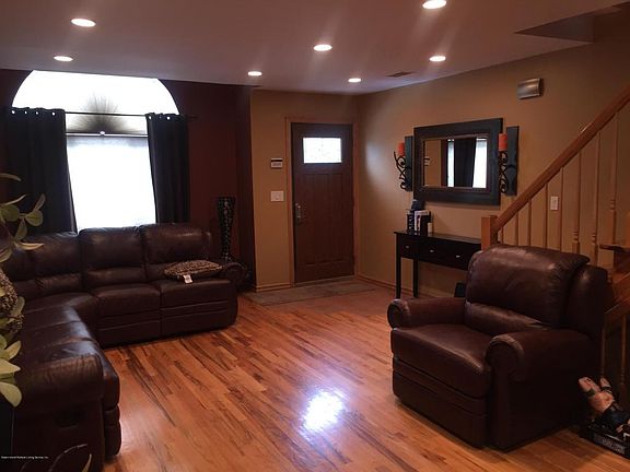2nd image of 61 Meadow Pl
