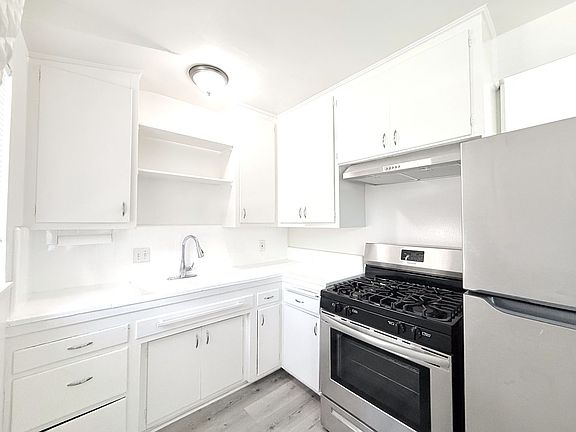 2nd image of 4403 Mammoth Ave APT 6