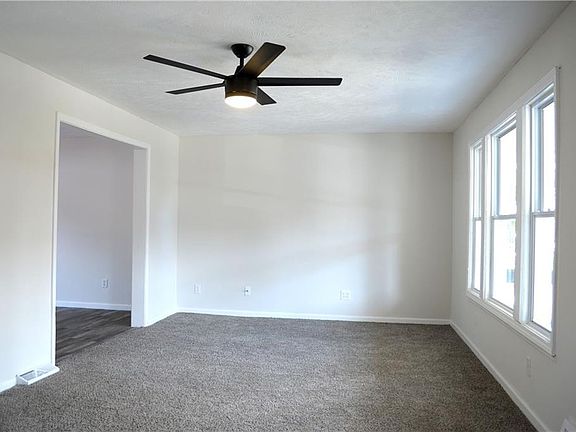 4th image of 10205 Russell Ave