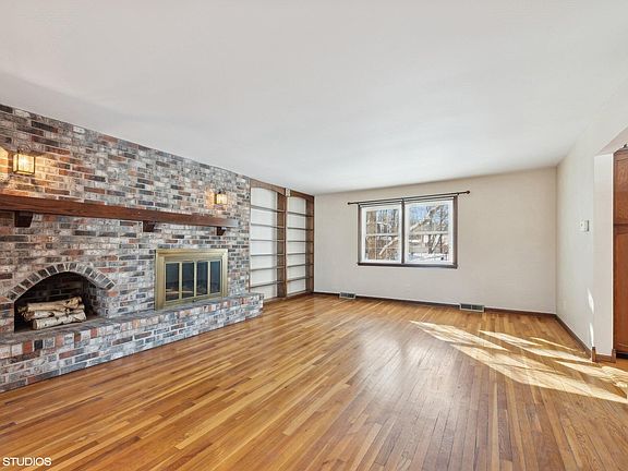 4th image of 4202 Bloomingdale Ave