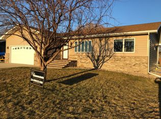 1012 N Maple Ave, Pierre, SD 57501
