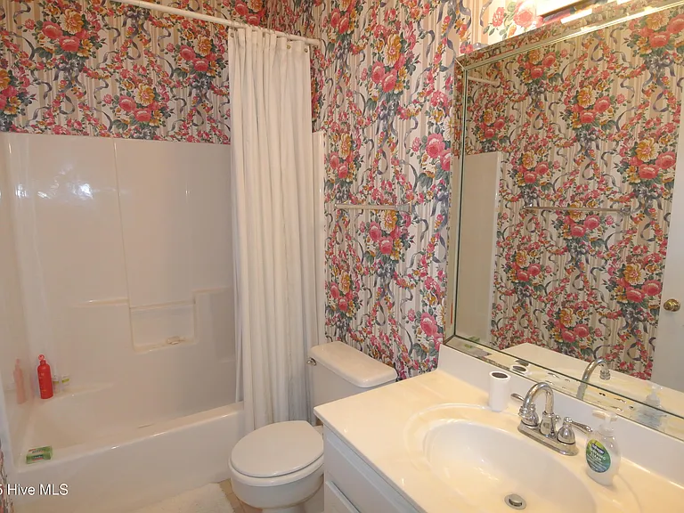 1113 Devonshire Dr — Photo 23