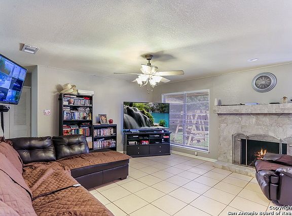 5th image of 5202 Galahad Dr