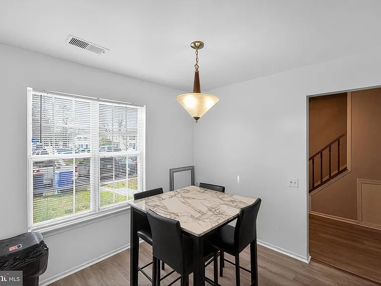 2523 Robinson Pl — Photo 6