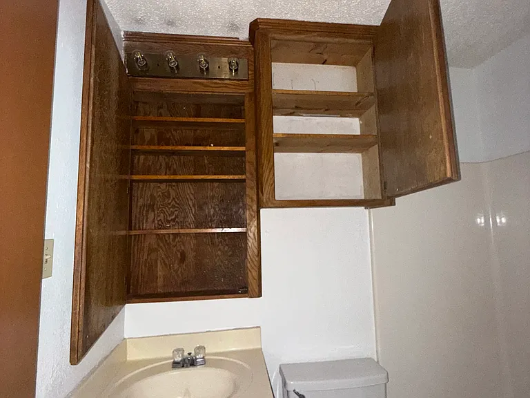 933 Edwards St — Photo 7