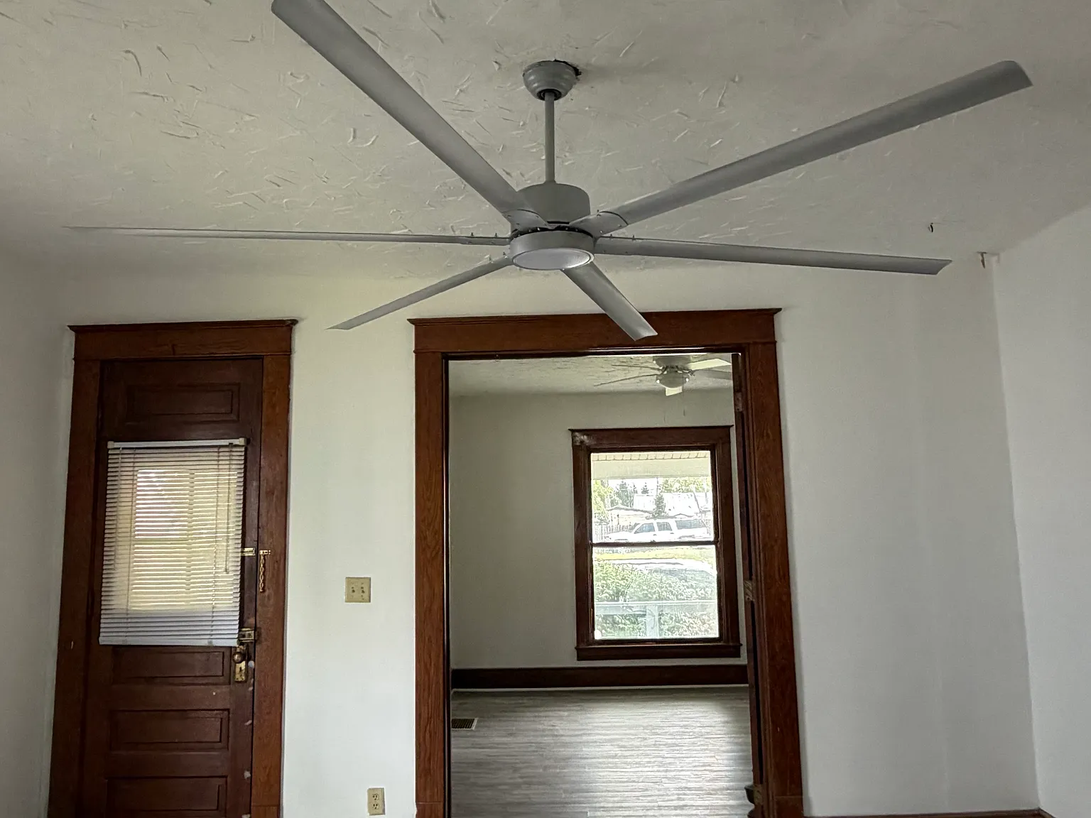 3 bed, 1.5 bath, 1246 sqft, $1,300 — Photo 2