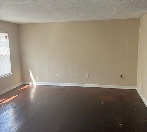 4th image of 5104 Emo St