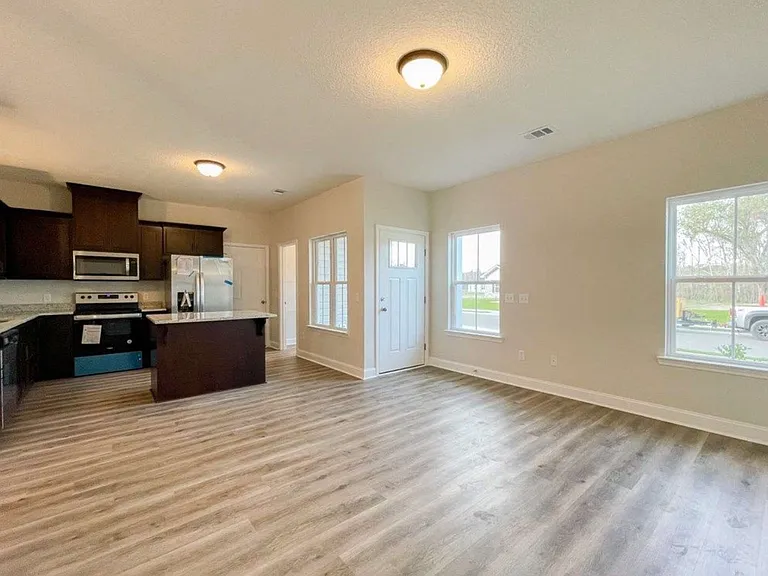 673 Meloney Dr — Photo 3
