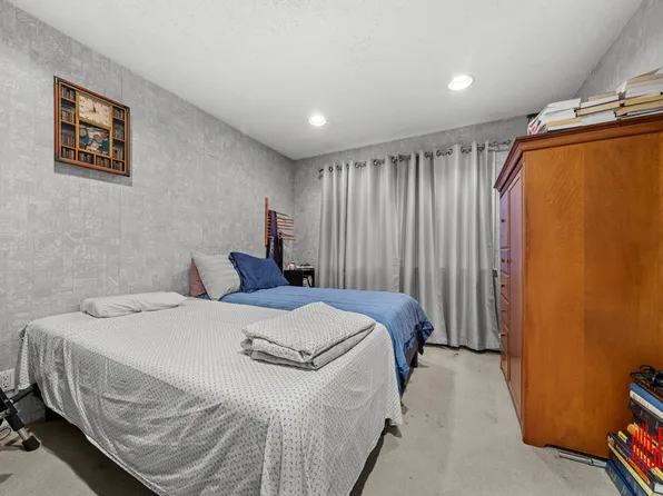 2346 Bergen Avenue image 22 of 29