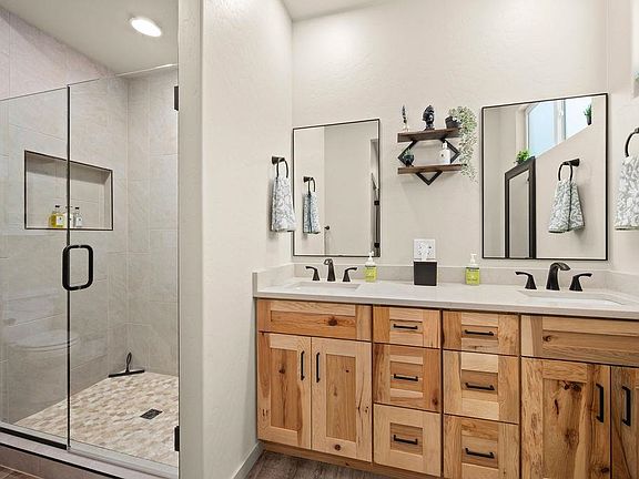 4th image of 411 Clements Way