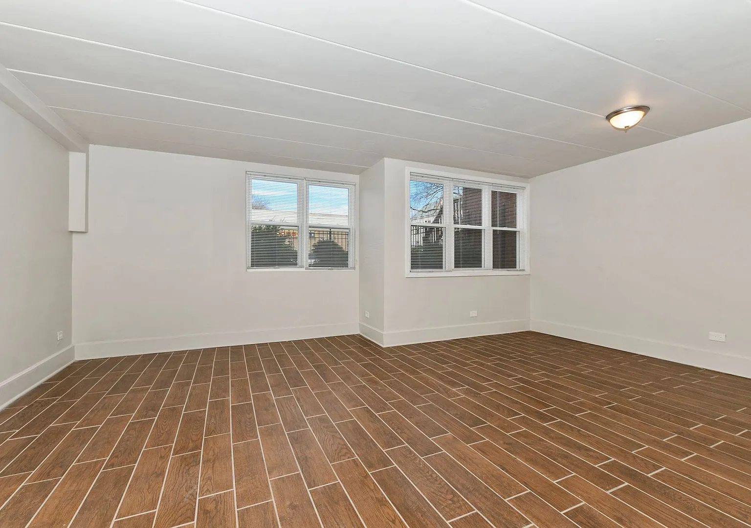 6603 S Rhodes Ave — Photo 2
