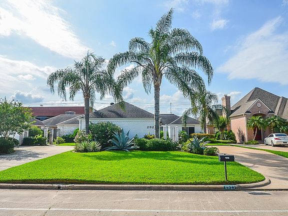 2nd image of 2923 Country Club Blvd