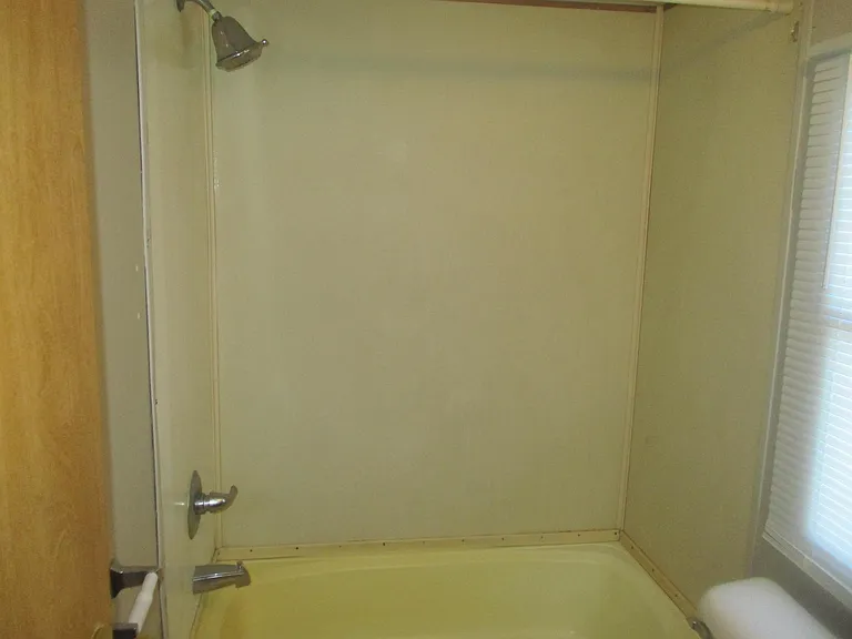 413 Debby St — Photo 7