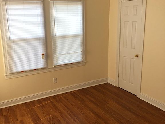 bed 3 closet
