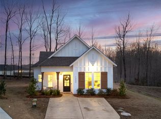 1222 Woodland Cir, Opelika, AL 36801