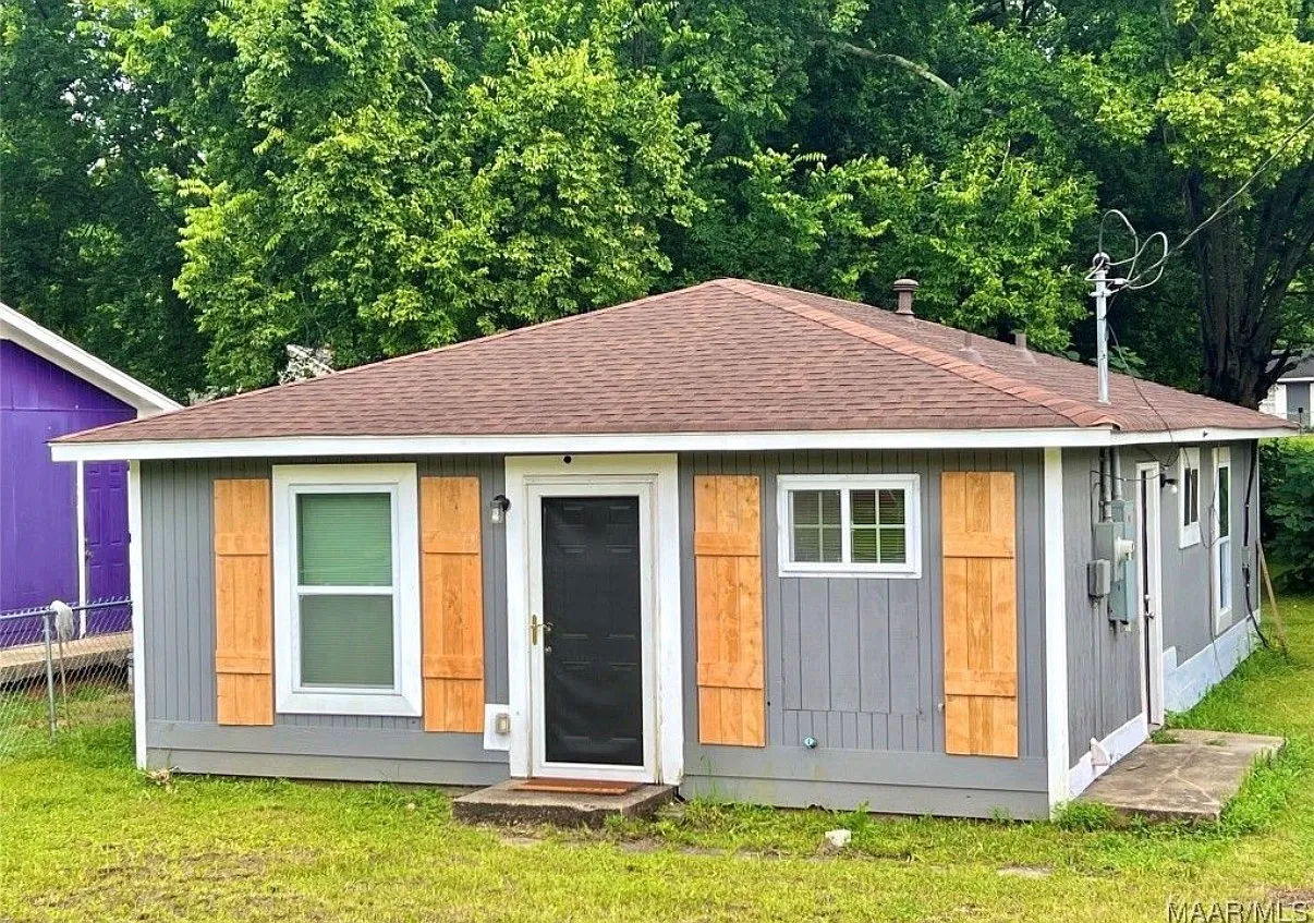 429 Edward Street — Photo 1