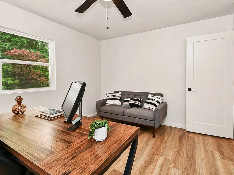 2035 S Florence Ave — Photo 32