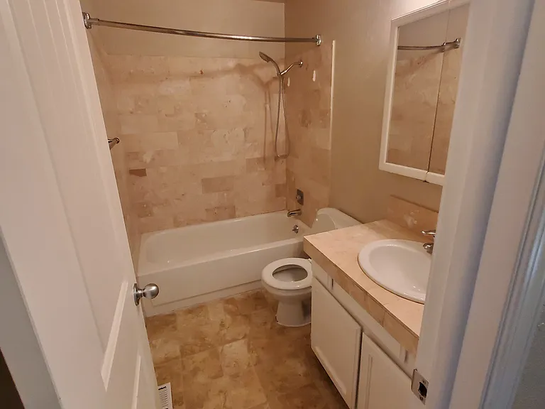 5602 N Millrun Ave — Photo 6