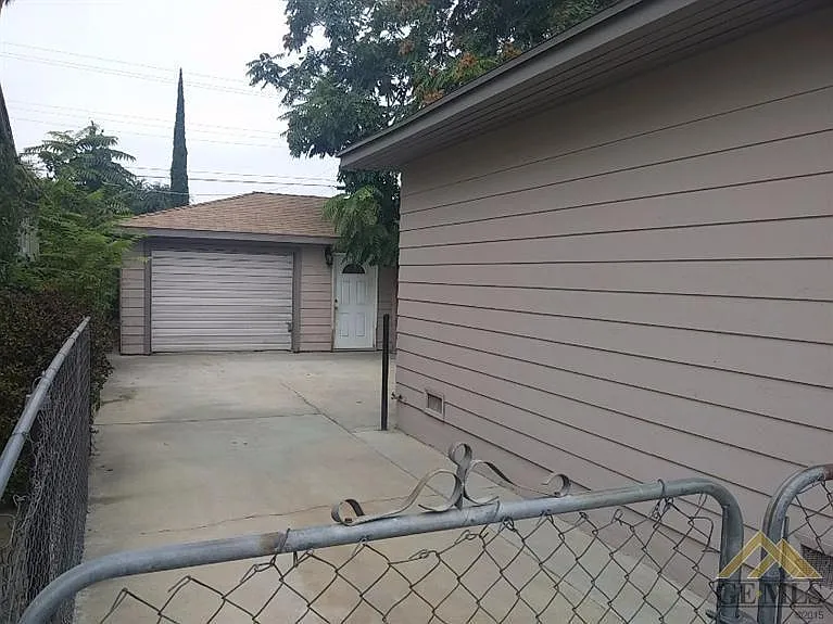 2 bed, 1024 sqft, $1,300 — Photo 2