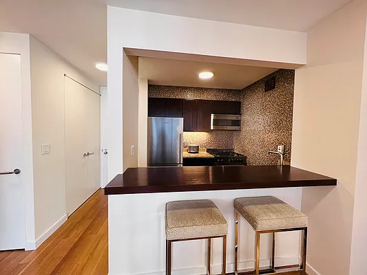 Rented by Jade Stone Real Estate Consulting | media 30