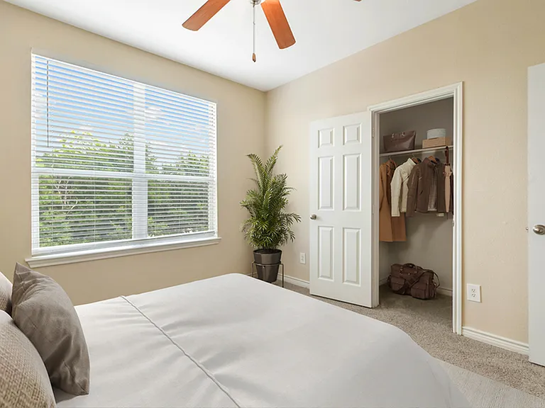 3x2 1258 sqft C1U - Unit 06208 Bedroom_002 3x2 1258 sqft C1U - Unit 06208 Bedroom_002