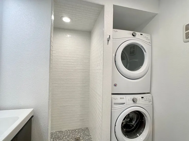 2220 Leon St #103 — Photo 9