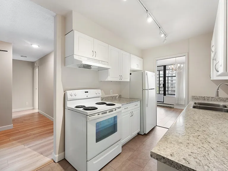 1480 Duchess Ave #D259 — Photo 7