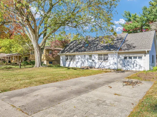 610 E Burkwood Ct, Urbana, IL 61801