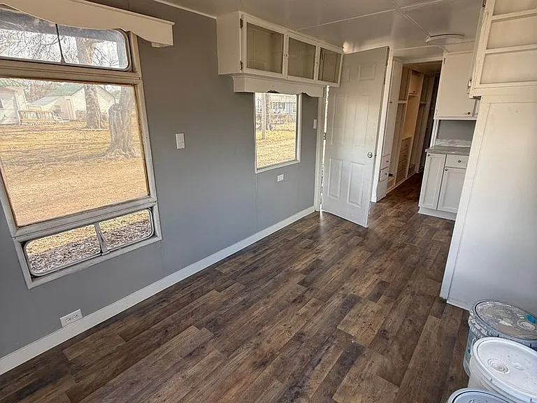111 E Division St — Photo 2