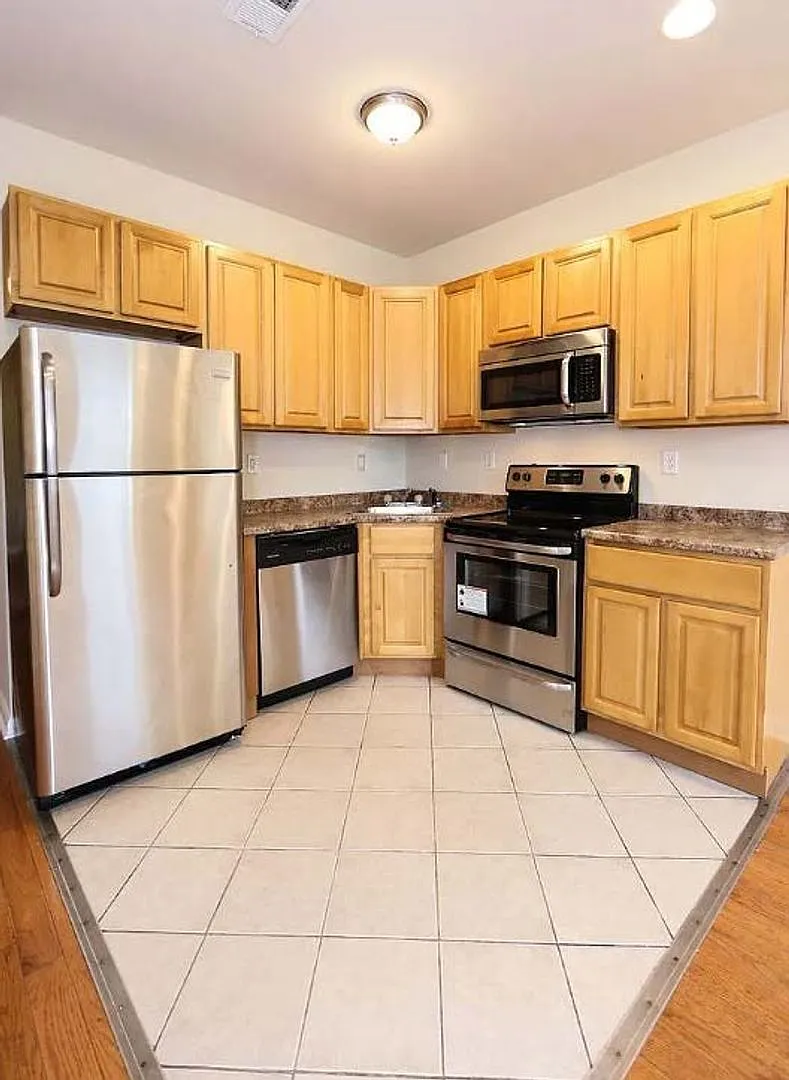 Beautiful 2-Bedroom Home Near Temple University! Available NOW! — Photo 1