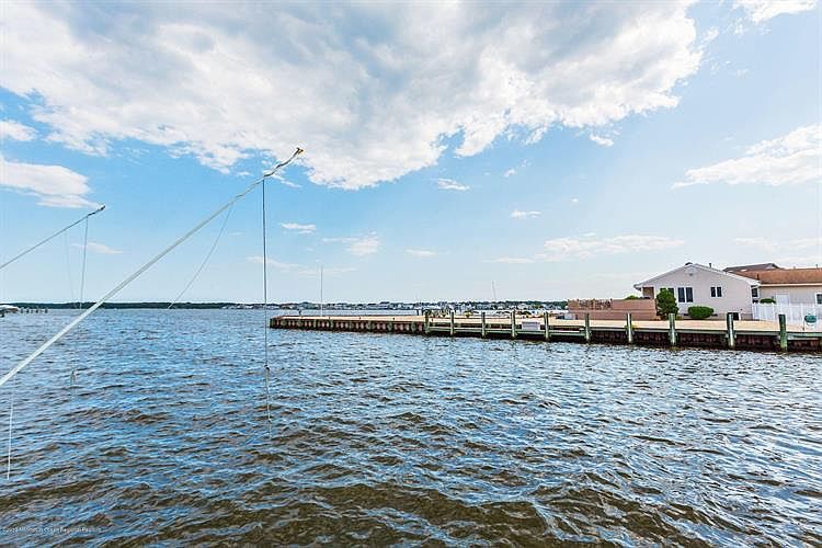 1st image of 215 S Shore Dr