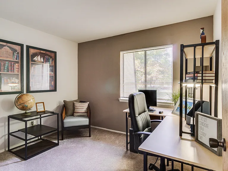 Rivers Edge Apartments — Photo 31
