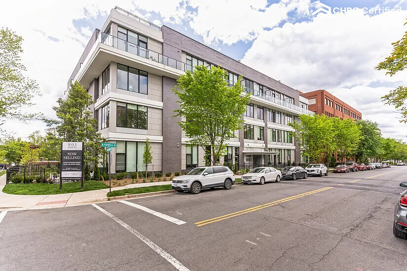 Upscale Furnished 2 Bed Condo Rental — Photo 4