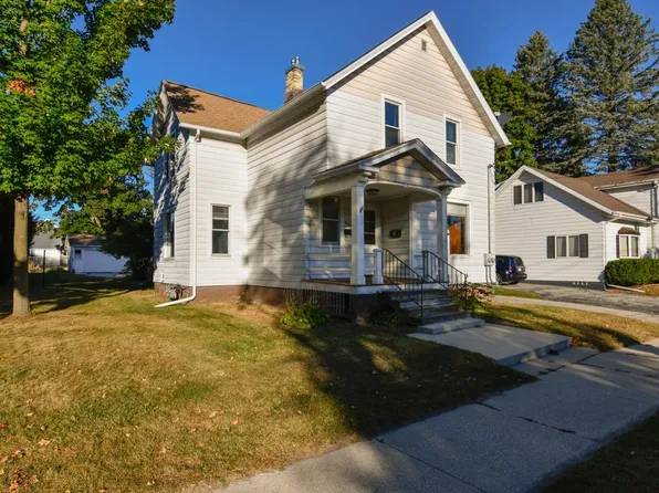 628 N 7th St, Manitowoc, WI 54220