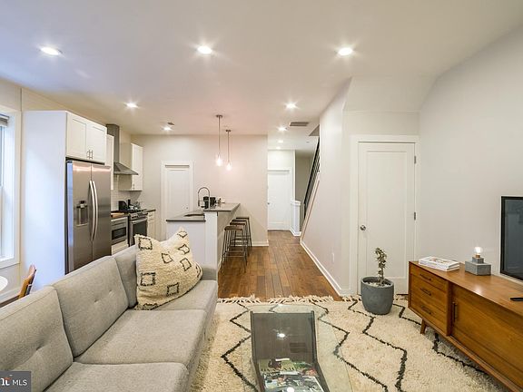 3rd image of 1227 N Franklin St #2