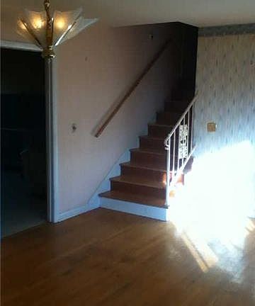 3rd image of 215 Grandview Dr