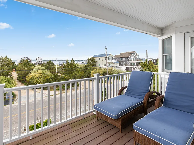863 Dune Rd — Photo 29