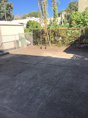 Rented by Halvatzis Realty | media 39