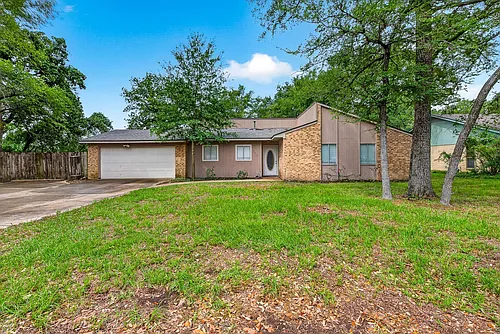 3202 Forestwood Dr Photo 1