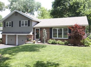 9617 Howe Dr, Overland Park, KS 66206
