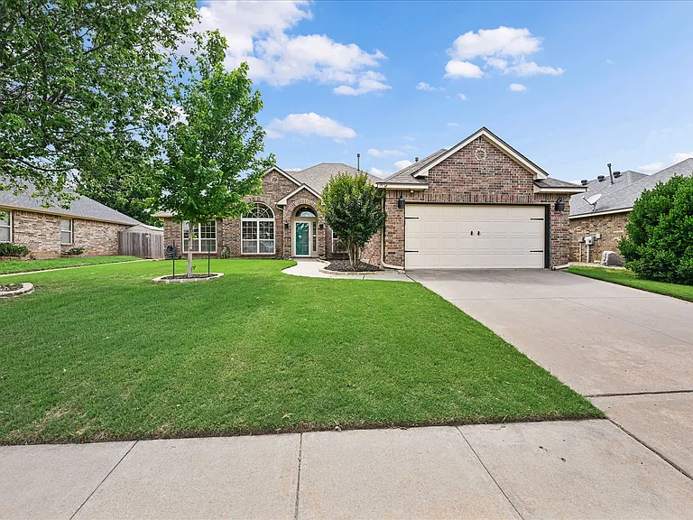 8725 Pikes Peak Rd — Photo 2