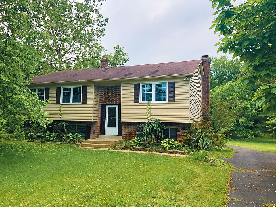 1st image of 402 Hickory Dr